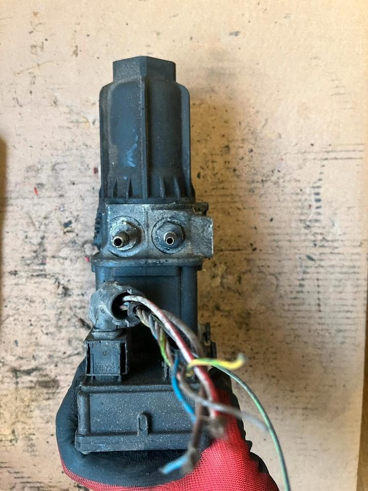 Mercedes Actros MP4 AdBlue Pumpe A0001402378 - Αντλία καυσίμου για Φορτηγό: φωτογραφία 4 Mercedes Actros MP4 AdBlue Pumpe A0001402378 - Αντλία καυσίμου για Φορτηγό: φωτογραφία 4