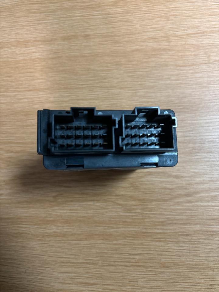 Mercedes Actros MP4 Reifendruck Steuergerät A0004462137 - Ηλεκτρονική μονάδα ελέγχου για Φορτηγό: φωτογραφία 2 Mercedes Actros MP4 Reifendruck Steuergerät A0004462137 - Ηλεκτρονική μονάδα ελέγχου για Φορτηγό: φωτογραφία 2