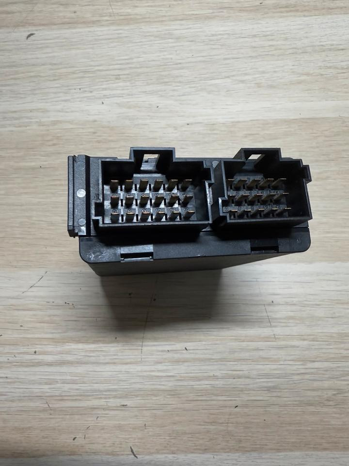 Mercedes Actros MP4 Reifendruckkontrolle Steuergerät A0004461637 - Ηλεκτρονική μονάδα ελέγχου: φωτογραφία 5 Mercedes Actros MP4 Reifendruckkontrolle Steuergerät A0004461637 - Ηλεκτρονική μονάδα ελέγχου: φωτογραφία 5