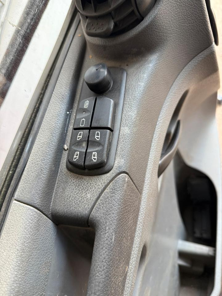 Mercedes Atego Fahrertür Rot Spiegel Innenverkleidung LN 74 - Πόρτα και ανταλλακτικά για Φορτηγό: φωτογραφία 3 Mercedes Atego Fahrertür Rot Spiegel Innenverkleidung LN 74 - Πόρτα και ανταλλακτικά για Φορτηγό: φωτογραφία 3