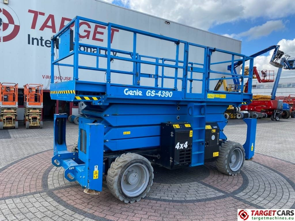 Genie GS-4390 RT LPG 4x4 Scissor Work Lift 1511cm - Ψαλιδωτό ανυψωτικό: φωτογραφία 1 Genie GS-4390 RT LPG 4x4 Scissor Work Lift 1511cm - Ψαλιδωτό ανυψωτικό: φωτογραφία 1