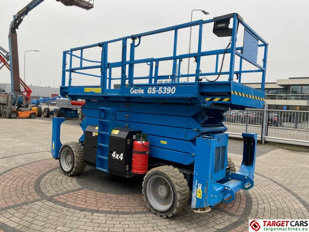 Genie GS-5390 RT LPG 4x4 Scissor Work Lift 1815cm - Ψαλιδωτό ανυψωτικό: φωτογραφία 2 Genie GS-5390 RT LPG 4x4 Scissor Work Lift 1815cm - Ψαλιδωτό ανυψωτικό: φωτογραφία 2