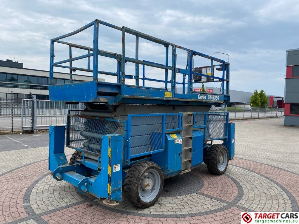 Genie GS-5390RT Diesel 4x4 Scissor Work Lift 1815cm - Ψαλιδωτό ανυψωτικό: φωτογραφία 3 Genie GS-5390RT Diesel 4x4 Scissor Work Lift 1815cm - Ψαλιδωτό ανυψωτικό: φωτογραφία 3