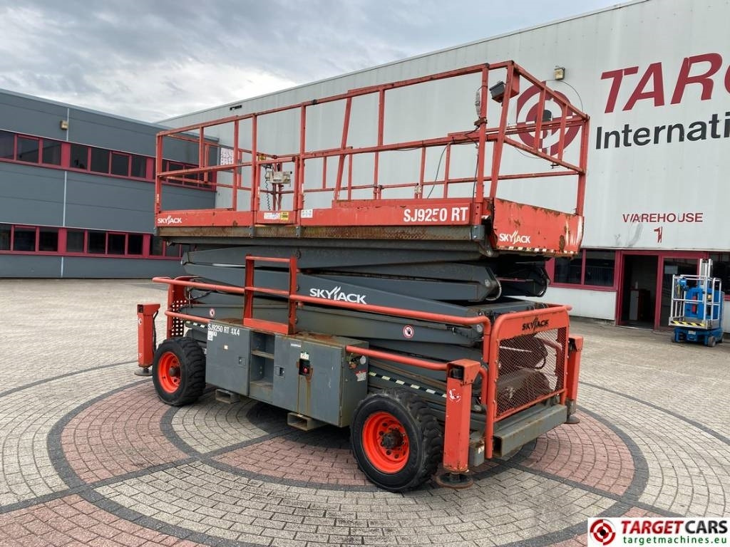 SkyJack SJ9250 RT Diesel 4x4 Scissor 9250 Work Lift 1720cm - Ψαλιδωτό ανυψωτικό: φωτογραφία 4 SkyJack SJ9250 RT Diesel 4x4 Scissor 9250 Work Lift 1720cm - Ψαλιδωτό ανυψωτικό: φωτογραφία 4