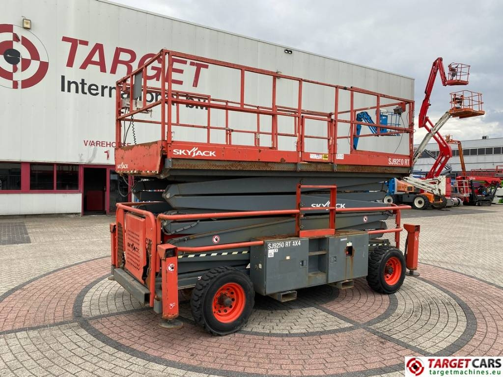 SkyJack SJ9250 RT Diesel 4x4 Scissor 9250 Work Lift 1720cm - Ψαλιδωτό ανυψωτικό: φωτογραφία 1 SkyJack SJ9250 RT Diesel 4x4 Scissor 9250 Work Lift 1720cm - Ψαλιδωτό ανυψωτικό: φωτογραφία 1