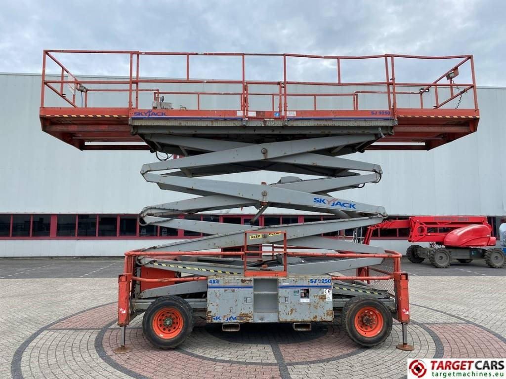 SkyJack SJ9250 RT Diesel Scissor Work Lift 1720cm - Ψαλιδωτό ανυψωτικό: φωτογραφία 5 SkyJack SJ9250 RT Diesel Scissor Work Lift 1720cm - Ψαλιδωτό ανυψωτικό: φωτογραφία 5
