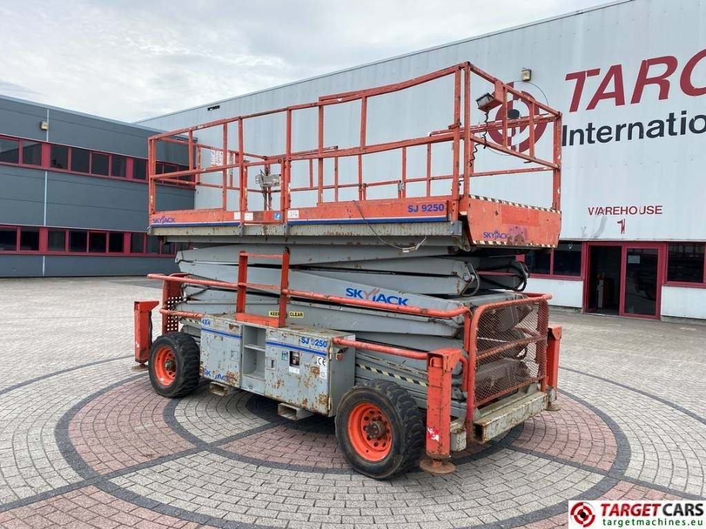 SkyJack SJ9250 RT Diesel Scissor Work Lift 1720cm - Ψαλιδωτό ανυψωτικό: φωτογραφία 4 SkyJack SJ9250 RT Diesel Scissor Work Lift 1720cm - Ψαλιδωτό ανυψωτικό: φωτογραφία 4