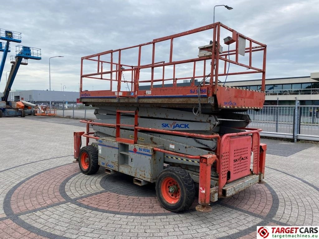 SkyJack SJ9250 RT Diesel Scissor Work Lift 1720cm - Ψαλιδωτό ανυψωτικό: φωτογραφία 2 SkyJack SJ9250 RT Diesel Scissor Work Lift 1720cm - Ψαλιδωτό ανυψωτικό: φωτογραφία 2
