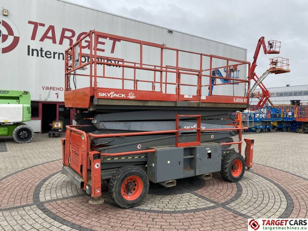 SkyJack SJ9250RT Diesel 4x4 Scissor Work Lift 1720cm - Ψαλιδωτό ανυψωτικό: φωτογραφία 1 SkyJack SJ9250RT Diesel 4x4 Scissor Work Lift 1720cm - Ψαλιδωτό ανυψωτικό: φωτογραφία 1