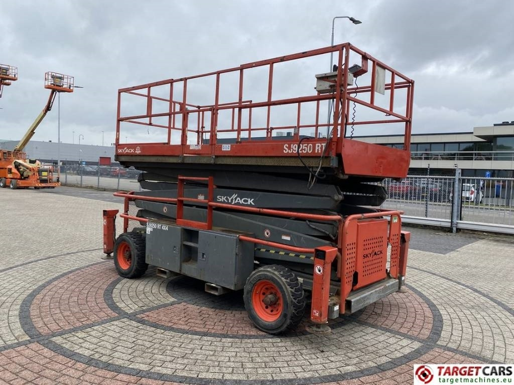 SkyJack SJ9250RT Diesel 4x4 Scissor Work Lift 1720cm - Ψαλιδωτό ανυψωτικό: φωτογραφία 2 SkyJack SJ9250RT Diesel 4x4 Scissor Work Lift 1720cm - Ψαλιδωτό ανυψωτικό: φωτογραφία 2