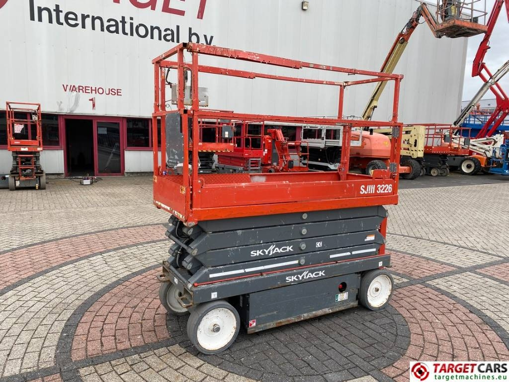 SkyJack SJIII-3226 Electric 3226 Scissor Work Lift 990cm  - Ψαλιδωτό ανυψωτικό: φωτογραφία 1 SkyJack SJIII-3226 Electric 3226 Scissor Work Lift 990cm  - Ψαλιδωτό ανυψωτικό: φωτογραφία 1