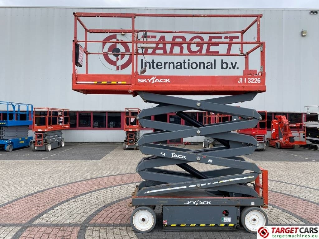 SkyJack SJIII-3226 Electric 3226 Scissor Work Lift 990cm  - Ψαλιδωτό ανυψωτικό: φωτογραφία 5 SkyJack SJIII-3226 Electric 3226 Scissor Work Lift 990cm  - Ψαλιδωτό ανυψωτικό: φωτογραφία 5