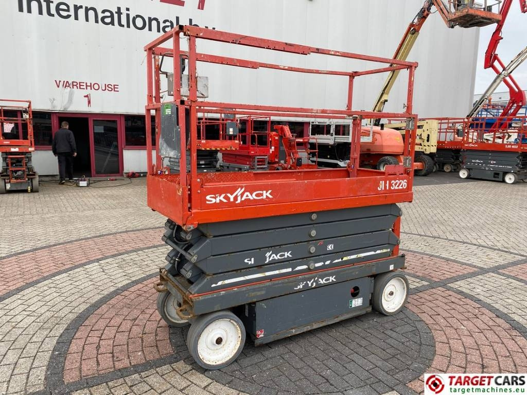 SkyJack SJIII-3226 Electric 3226 Scissor Work Lift 990cm  - Ψαλιδωτό ανυψωτικό: φωτογραφία 1 SkyJack SJIII-3226 Electric 3226 Scissor Work Lift 990cm  - Ψαλιδωτό ανυψωτικό: φωτογραφία 1