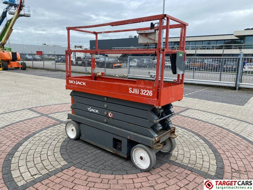 SkyJack SJIII-3226 Electric 3226 Scissor Work Lift 990cm  - Ψαλιδωτό ανυψωτικό: φωτογραφία 2 SkyJack SJIII-3226 Electric 3226 Scissor Work Lift 990cm  - Ψαλιδωτό ανυψωτικό: φωτογραφία 2