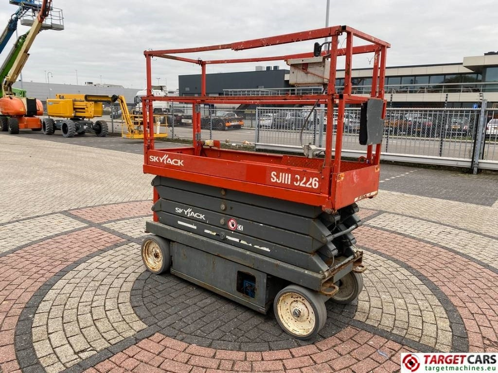SkyJack SJIII-3226 Electric 3226 Scissor Work Lift 990cm  - Ψαλιδωτό ανυψωτικό: φωτογραφία 2 SkyJack SJIII-3226 Electric 3226 Scissor Work Lift 990cm  - Ψαλιδωτό ανυψωτικό: φωτογραφία 2