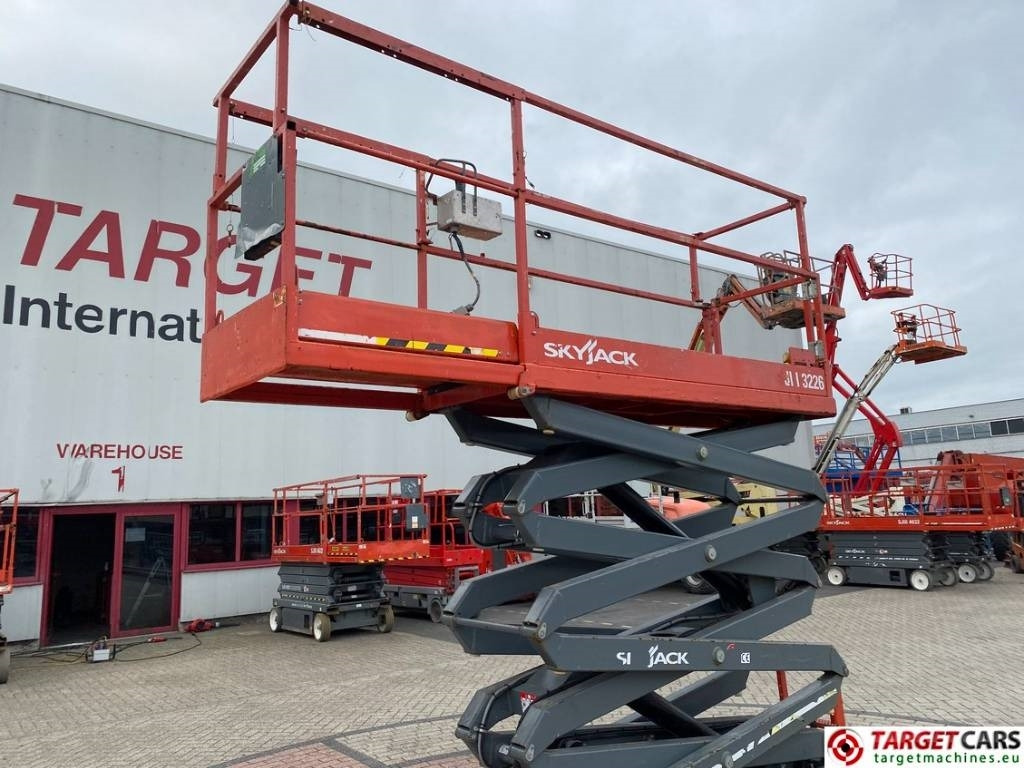 Ψαλιδωτό ανυψωτικό SkyJack SJIII-3226 Electric 3226 Scissor Work Lift 990cm: φωτογραφία 27 Ψαλιδωτό ανυψωτικό SkyJack SJIII-3226 Electric 3226 Scissor Work Lift 990cm: φωτογραφία 27