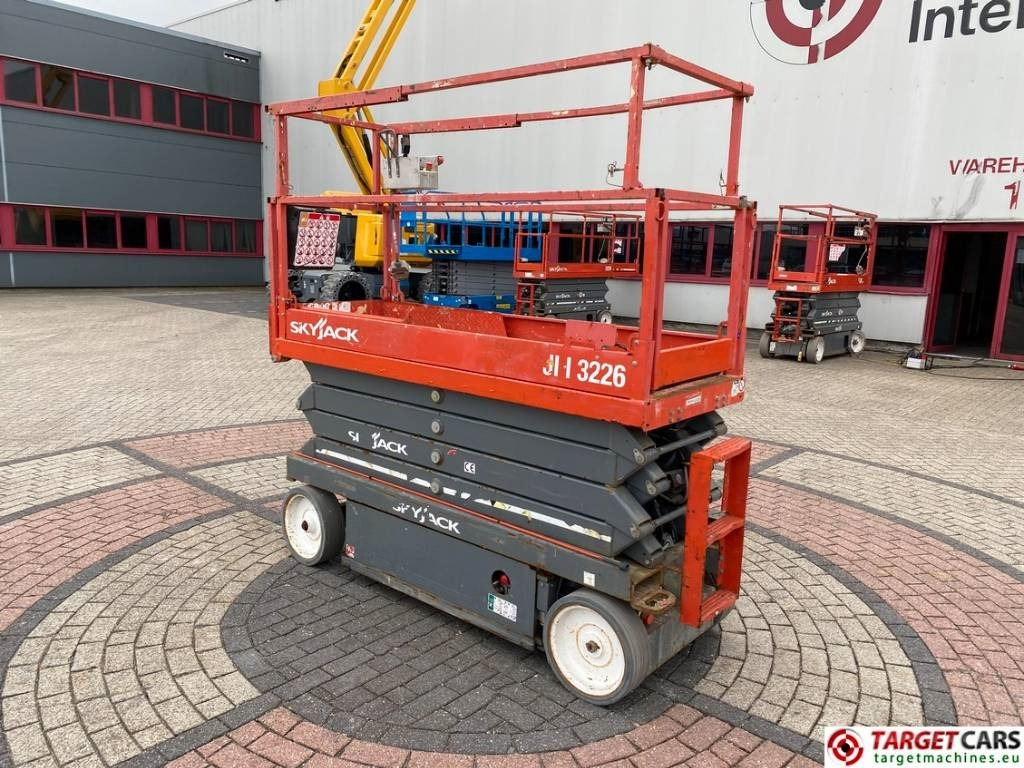 SkyJack SJIII-3226 Electric 3226 Scissor Work Lift 990cm  - Ψαλιδωτό ανυψωτικό: φωτογραφία 4 SkyJack SJIII-3226 Electric 3226 Scissor Work Lift 990cm  - Ψαλιδωτό ανυψωτικό: φωτογραφία 4