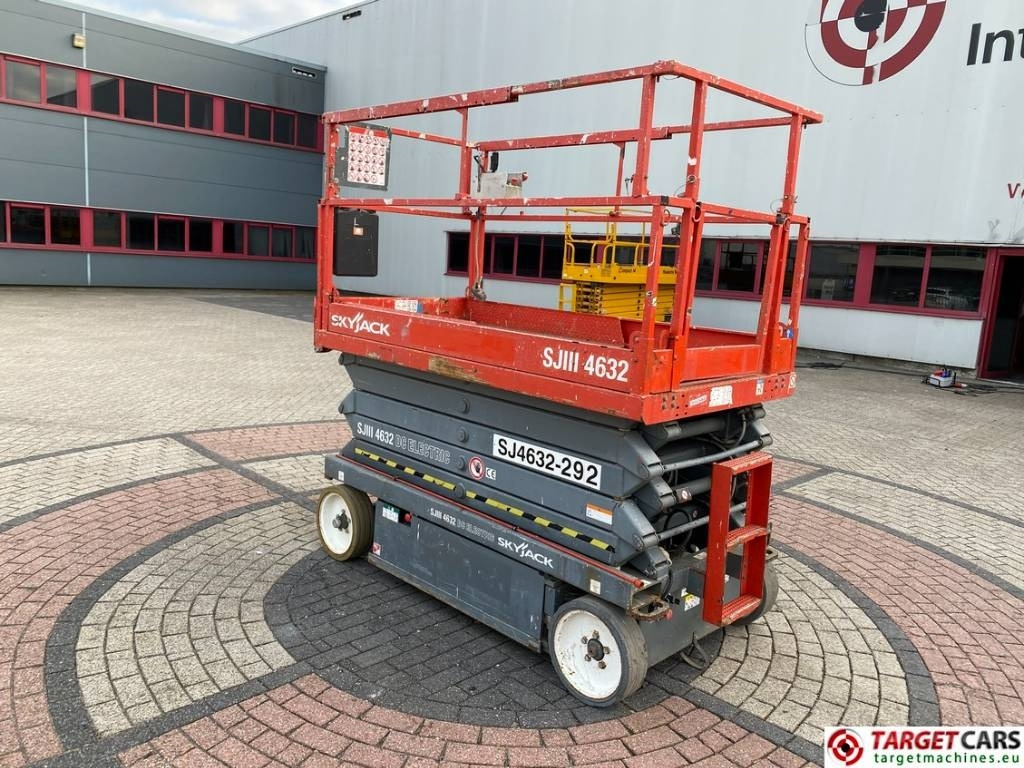 SkyJack SJIII-4632 Electric 4632 Scissor Work Lift 1170cm  - Ψαλιδωτό ανυψωτικό: φωτογραφία 4 SkyJack SJIII-4632 Electric 4632 Scissor Work Lift 1170cm  - Ψαλιδωτό ανυψωτικό: φωτογραφία 4