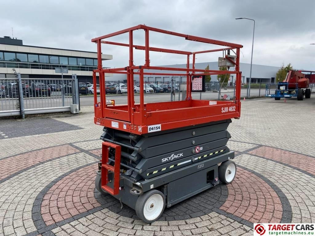 SkyJack SJIII-4632 Electric 4632 Scissor Work Lift 1170cm - Ψαλιδωτό ανυψωτικό: φωτογραφία 3 SkyJack SJIII-4632 Electric 4632 Scissor Work Lift 1170cm - Ψαλιδωτό ανυψωτικό: φωτογραφία 3