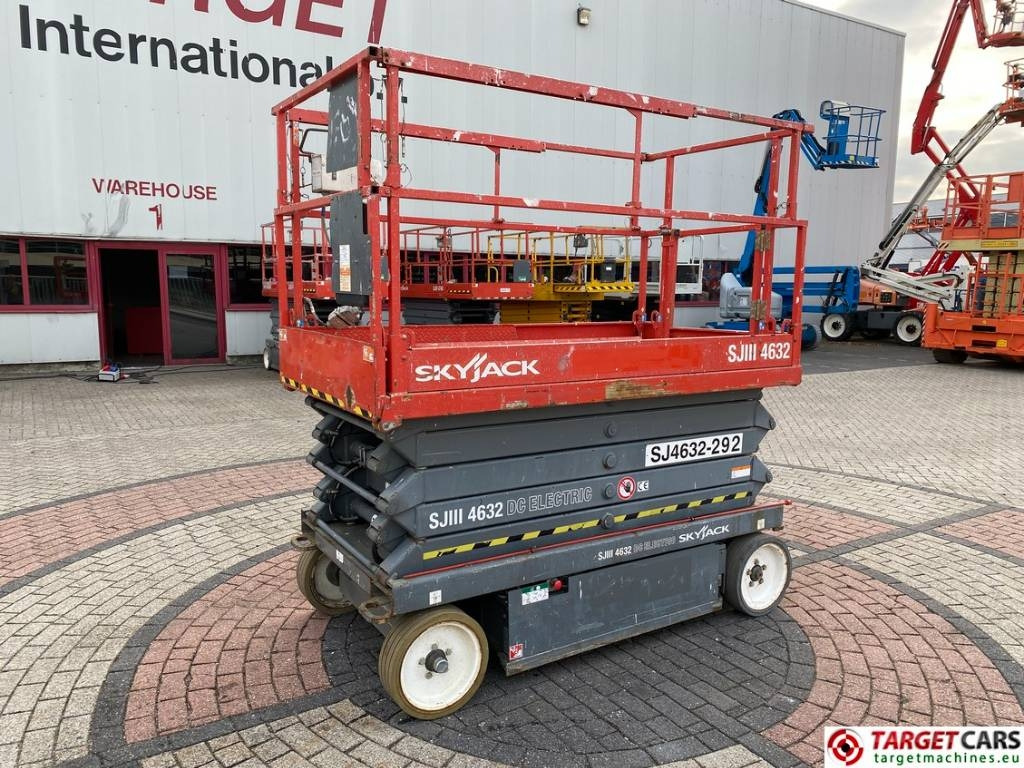 SkyJack SJIII-4632 Electric 4632 Scissor Work Lift 1170cm  - Ψαλιδωτό ανυψωτικό: φωτογραφία 1 SkyJack SJIII-4632 Electric 4632 Scissor Work Lift 1170cm  - Ψαλιδωτό ανυψωτικό: φωτογραφία 1