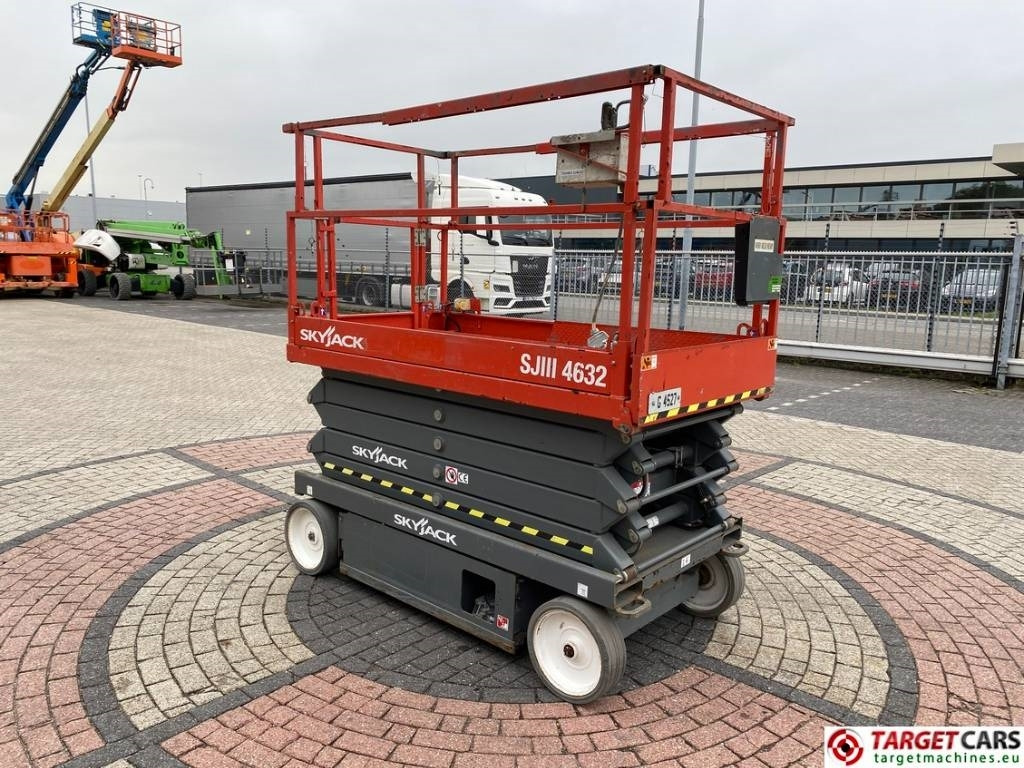SkyJack SJIII-4632 Electric 4632 Scissor Work Lift 1170cm - Ψαλιδωτό ανυψωτικό: φωτογραφία 2 SkyJack SJIII-4632 Electric 4632 Scissor Work Lift 1170cm - Ψαλιδωτό ανυψωτικό: φωτογραφία 2
