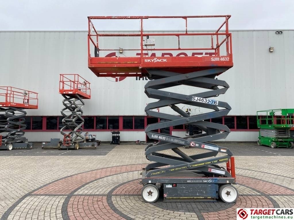 SkyJack SJIII-4632 Electric 4632 Scissor Work Lift 1170cm - Ψαλιδωτό ανυψωτικό: φωτογραφία 5 SkyJack SJIII-4632 Electric 4632 Scissor Work Lift 1170cm - Ψαλιδωτό ανυψωτικό: φωτογραφία 5