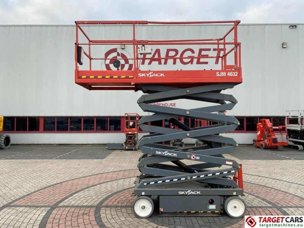 SkyJack SJIII-4632 Electric 4632 Scissor Work Lift 1170cm  - Ψαλιδωτό ανυψωτικό: φωτογραφία 5 SkyJack SJIII-4632 Electric 4632 Scissor Work Lift 1170cm  - Ψαλιδωτό ανυψωτικό: φωτογραφία 5