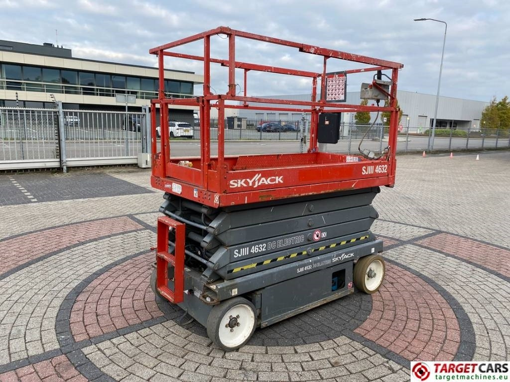 SkyJack SJIII-4632 Electric 4632 Scissor Work Lift 1170cm  - Ψαλιδωτό ανυψωτικό: φωτογραφία 3 SkyJack SJIII-4632 Electric 4632 Scissor Work Lift 1170cm  - Ψαλιδωτό ανυψωτικό: φωτογραφία 3