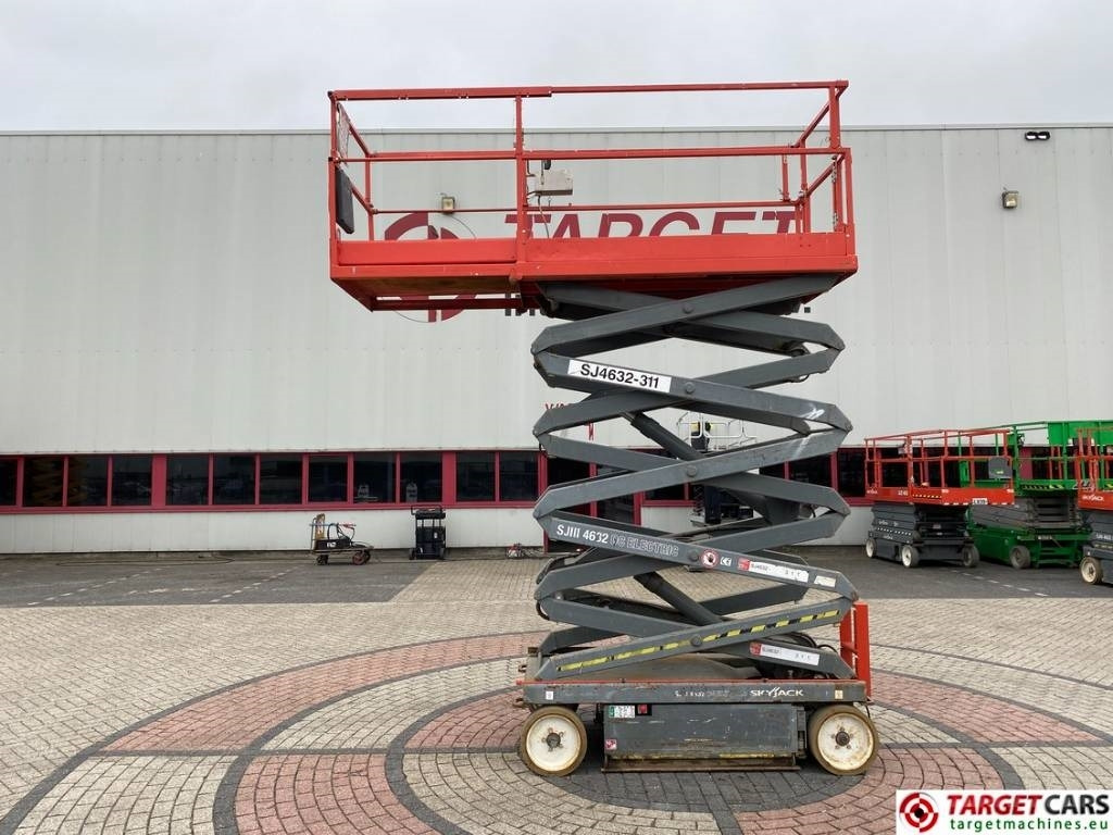 SkyJack SJIII-4632 Electric 4632 Scissor Work Lift 1170cm - Ψαλιδωτό ανυψωτικό: φωτογραφία 5 SkyJack SJIII-4632 Electric 4632 Scissor Work Lift 1170cm - Ψαλιδωτό ανυψωτικό: φωτογραφία 5