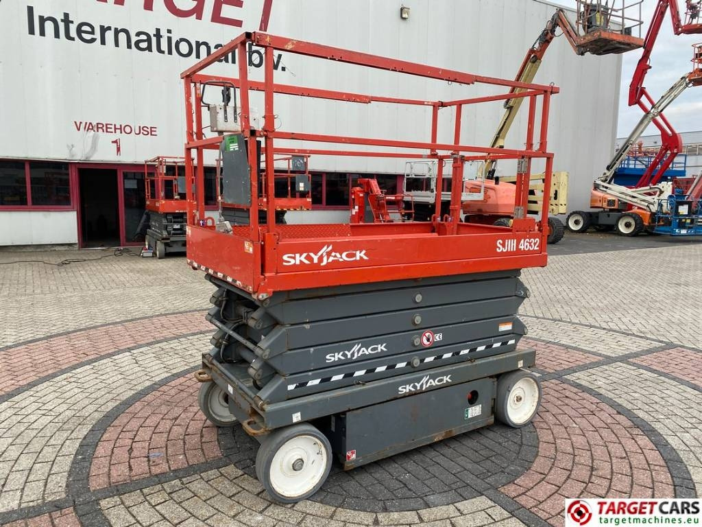 SkyJack SJIII-4632 Electric 4632 Scissor Work Lift 1170cm  - Ψαλιδωτό ανυψωτικό: φωτογραφία 1 SkyJack SJIII-4632 Electric 4632 Scissor Work Lift 1170cm  - Ψαλιδωτό ανυψωτικό: φωτογραφία 1