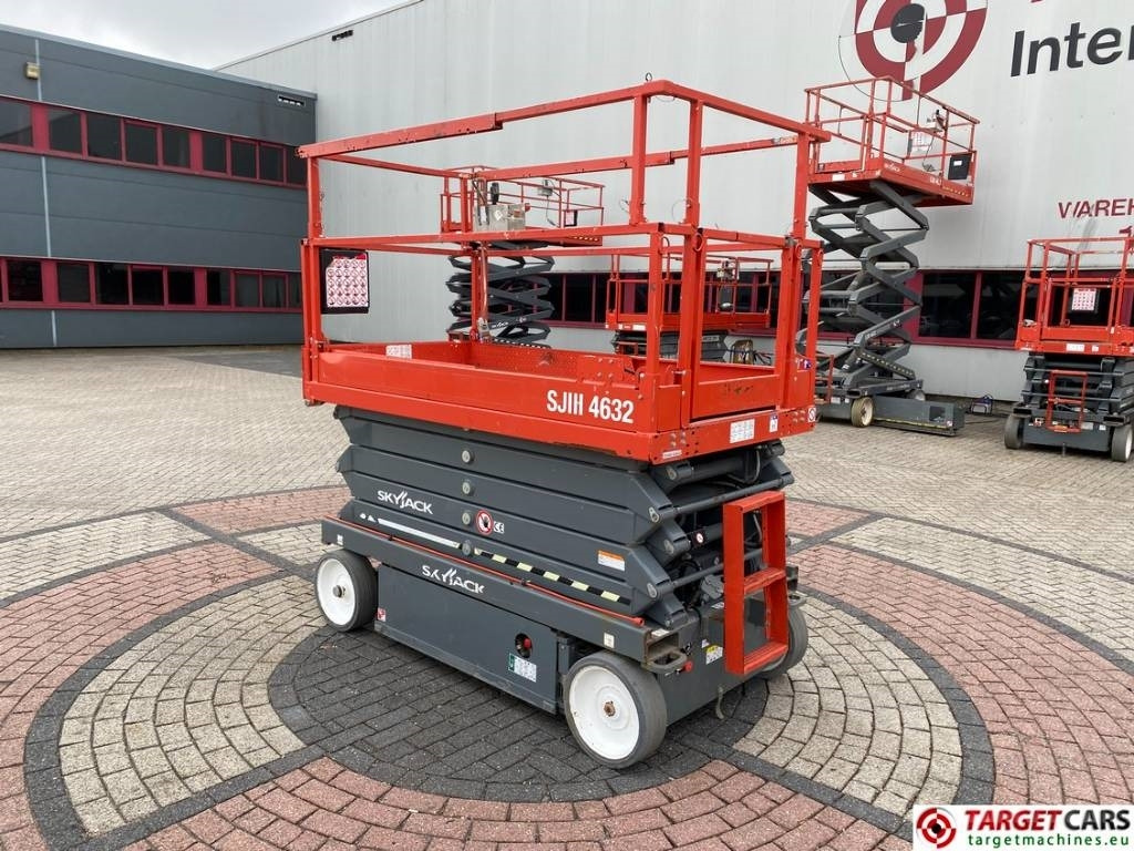 SkyJack SJIII-4632 Electric 4632 Scissor Work Lift 1170cm - Ψαλιδωτό ανυψωτικό: φωτογραφία 4 SkyJack SJIII-4632 Electric 4632 Scissor Work Lift 1170cm - Ψαλιδωτό ανυψωτικό: φωτογραφία 4