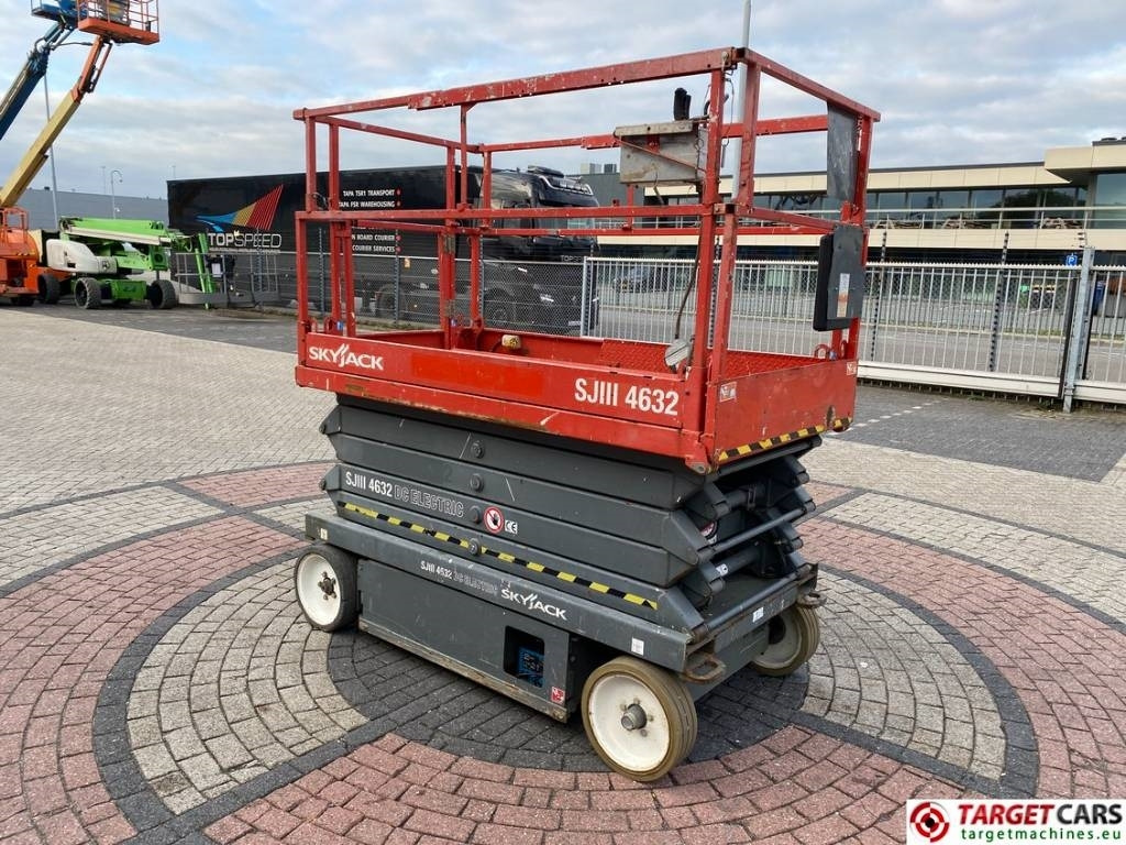 SkyJack SJIII-4632 Electric 4632 Scissor Work Lift 1170cm  - Ψαλιδωτό ανυψωτικό: φωτογραφία 2 SkyJack SJIII-4632 Electric 4632 Scissor Work Lift 1170cm  - Ψαλιδωτό ανυψωτικό: φωτογραφία 2