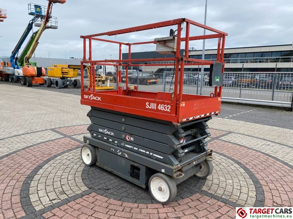 SkyJack SJIII-4632 Electric Scissor Work Lift 1170cm  - Ψαλιδωτό ανυψωτικό: φωτογραφία 2 SkyJack SJIII-4632 Electric Scissor Work Lift 1170cm  - Ψαλιδωτό ανυψωτικό: φωτογραφία 2