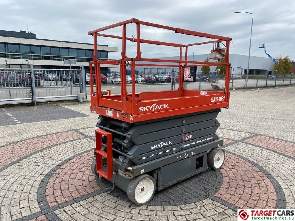SkyJack SJIII-4632 Electric Scissor Work Lift 1170cm  - Ψαλιδωτό ανυψωτικό: φωτογραφία 3 SkyJack SJIII-4632 Electric Scissor Work Lift 1170cm  - Ψαλιδωτό ανυψωτικό: φωτογραφία 3
