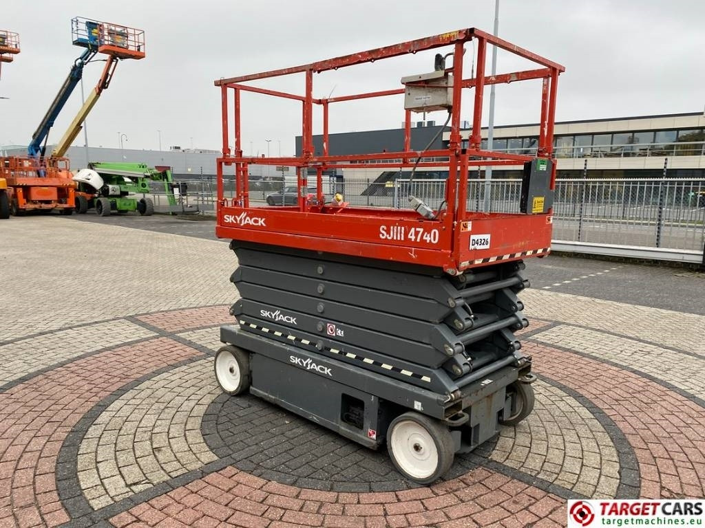 SkyJack SJIII-4740 Electric 4740 Scissor Work Lift 1380cm - Ψαλιδωτό ανυψωτικό: φωτογραφία 2 SkyJack SJIII-4740 Electric 4740 Scissor Work Lift 1380cm - Ψαλιδωτό ανυψωτικό: φωτογραφία 2