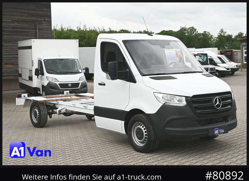 MERCEDES-BENZ Sprinter 317 CDI Fahrgestell, NEU, Klima, Tempomat, 3-Sitzer - Φορτηγό σασί: φωτογραφία 1 MERCEDES-BENZ Sprinter 317 CDI Fahrgestell, NEU, Klima, Tempomat, 3-Sitzer - Φορτηγό σασί: φωτογραφία 1