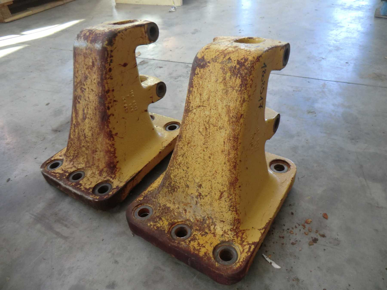 Caterpillar 735 Supporto barra equilibratrice centrale e posteriore - Αμάξωμα και εξωτερικό για Κατασκευή μηχανήματα: φωτογραφία 3 Caterpillar 735 Supporto barra equilibratrice centrale e posteriore - Αμάξωμα και εξωτερικό για Κατασκευή μηχανήματα: φωτογραφία 3