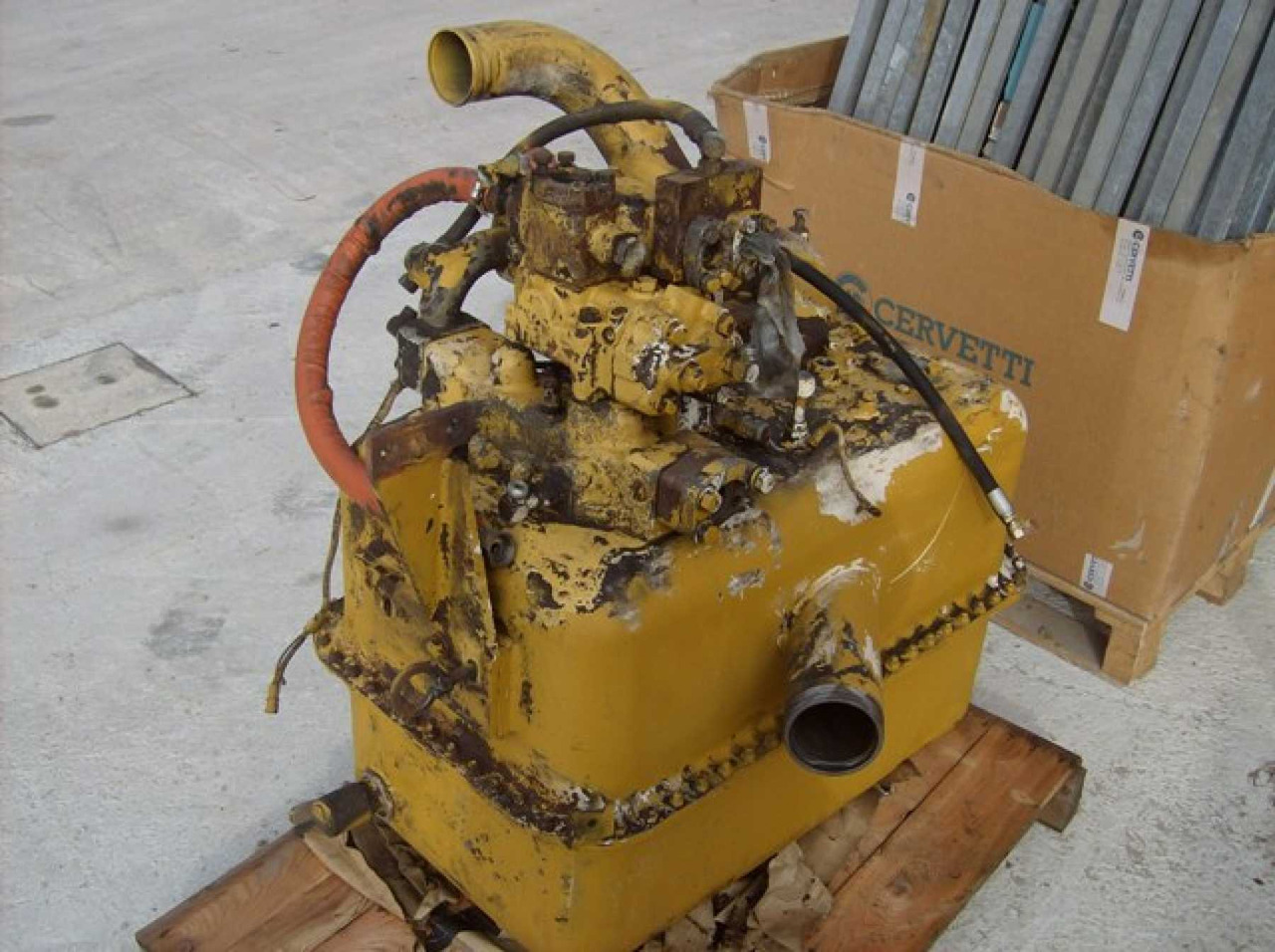 Caterpillar 966F II SERBATOIO - Αμάξωμα και εξωτερικό για Κατασκευή μηχανήματα: φωτογραφία 1 Caterpillar 966F II SERBATOIO - Αμάξωμα και εξωτερικό για Κατασκευή μηχανήματα: φωτογραφία 1