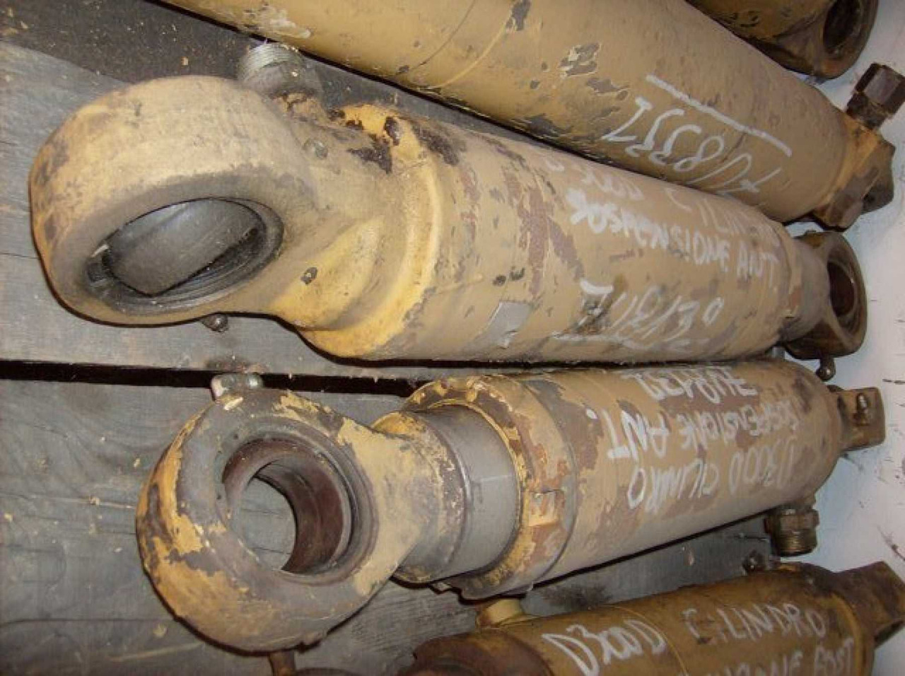 Caterpillar D300D CILINDRI DI SOSPENSIONE ANTERIORE - Υδραυλικός κύλινδρος για Κατασκευή μηχανήματα: φωτογραφία 1 Caterpillar D300D CILINDRI DI SOSPENSIONE ANTERIORE - Υδραυλικός κύλινδρος για Κατασκευή μηχανήματα: φωτογραφία 1