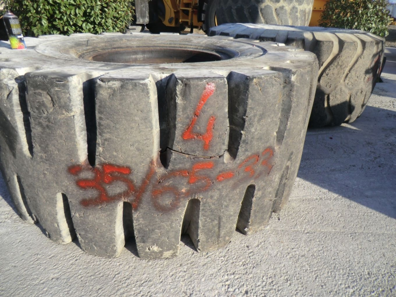 UNITED 35/65-33 L5 Pneumatico misura 35/65-33 L5 passo alto. - Ελαστικό για Κατασκευή μηχανήματα: φωτογραφία 3 UNITED 35/65-33 L5 Pneumatico misura 35/65-33 L5 passo alto. - Ελαστικό για Κατασκευή μηχανήματα: φωτογραφία 3