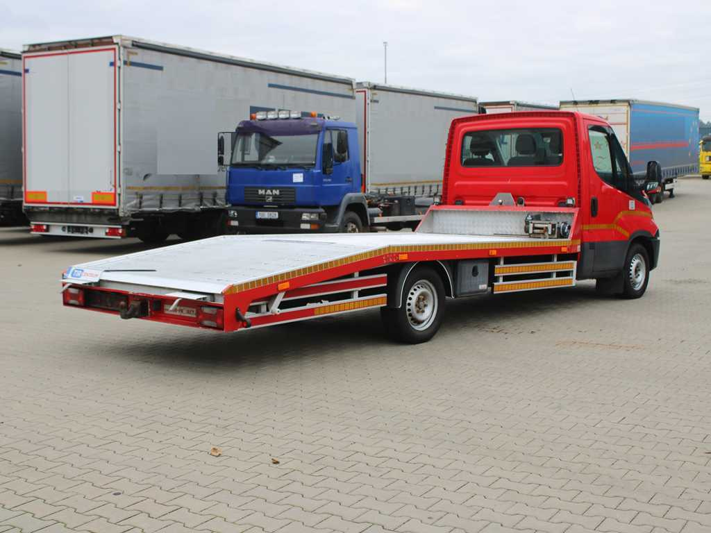 Iveco 35S18, EURO 6, WINCH, DRIVES, TIRES 80% - Φορτηγό ρυμούλκησης: φωτογραφία 4 Iveco 35S18, EURO 6, WINCH, DRIVES, TIRES 80% - Φορτηγό ρυμούλκησης: φωτογραφία 4