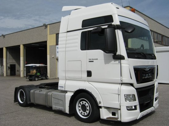 MAN TGX 18.440 XXL Low Deck, Retarder, Standklima, Euro 6, - Τράκτορας: φωτογραφία 3 MAN TGX 18.440 XXL Low Deck, Retarder, Standklima, Euro 6, - Τράκτορας: φωτογραφία 3