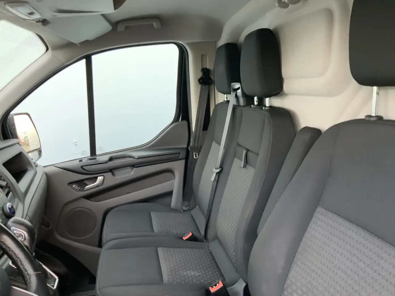 Ford Transit Custom 280 2.0 TDCI L1H1 Automaat Dub Schuifdeur Side Bar - Βαν: φωτογραφία 4 Ford Transit Custom 280 2.0 TDCI L1H1 Automaat Dub Schuifdeur Side Bar - Βαν: φωτογραφία 4