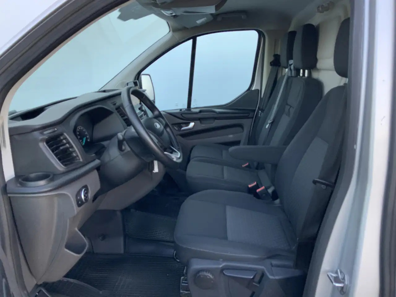 Ford Transit Custom 300 2.0 TDCI L1H1 Limited Airco Cruise Camera 3 Zi - Βαν: φωτογραφία 4 Ford Transit Custom 300 2.0 TDCI L1H1 Limited Airco Cruise Camera 3 Zi - Βαν: φωτογραφία 4