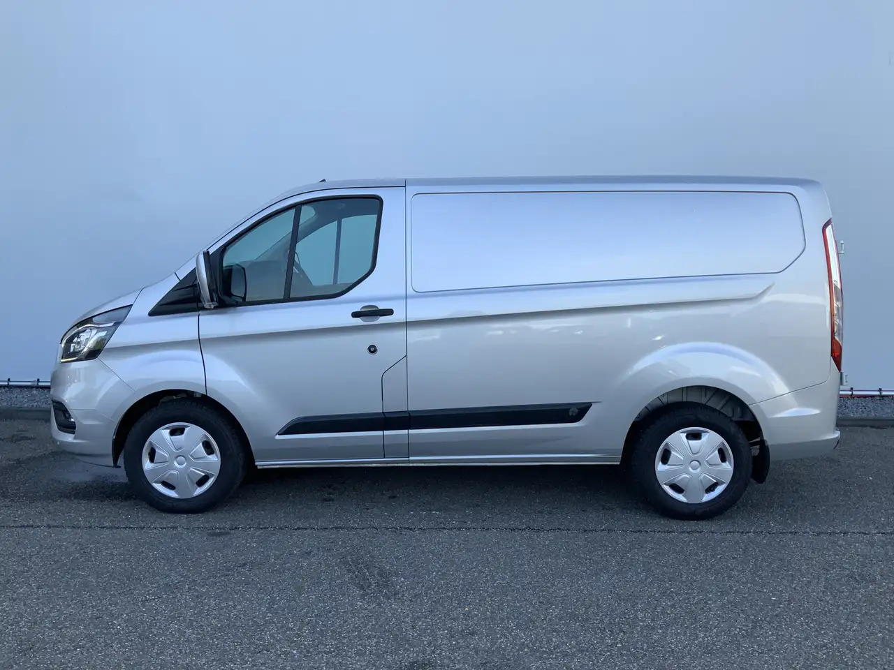 Ford Transit Custom 300 2.0 TDCI L1H1 Limited Airco Cruise Camera 3 Zi - Βαν: φωτογραφία 3 Ford Transit Custom 300 2.0 TDCI L1H1 Limited Airco Cruise Camera 3 Zi - Βαν: φωτογραφία 3
