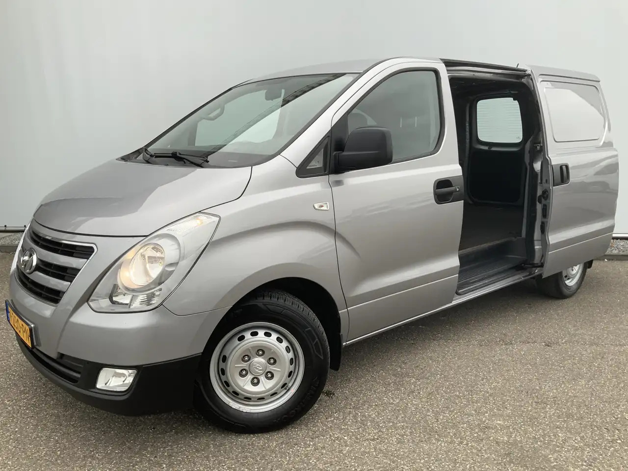 Hyundai H 300 2.5 CRDi Dynamic Dub Schuifdeur Airco Navi 3 Zits - Βαν: φωτογραφία 2 Hyundai H 300 2.5 CRDi Dynamic Dub Schuifdeur Airco Navi 3 Zits - Βαν: φωτογραφία 2