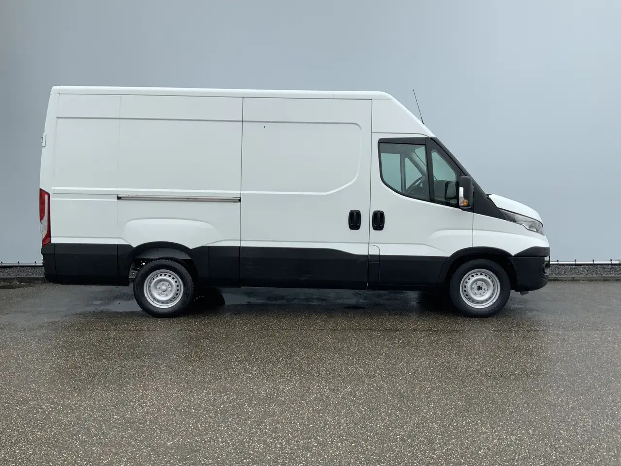 Iveco Daily 35S13V 2.3 352 H2 L3 Airco 3 Zits Opstap Euro 5 - Βαν: φωτογραφία 3 Iveco Daily 35S13V 2.3 352 H2 L3 Airco 3 Zits Opstap Euro 5 - Βαν: φωτογραφία 3