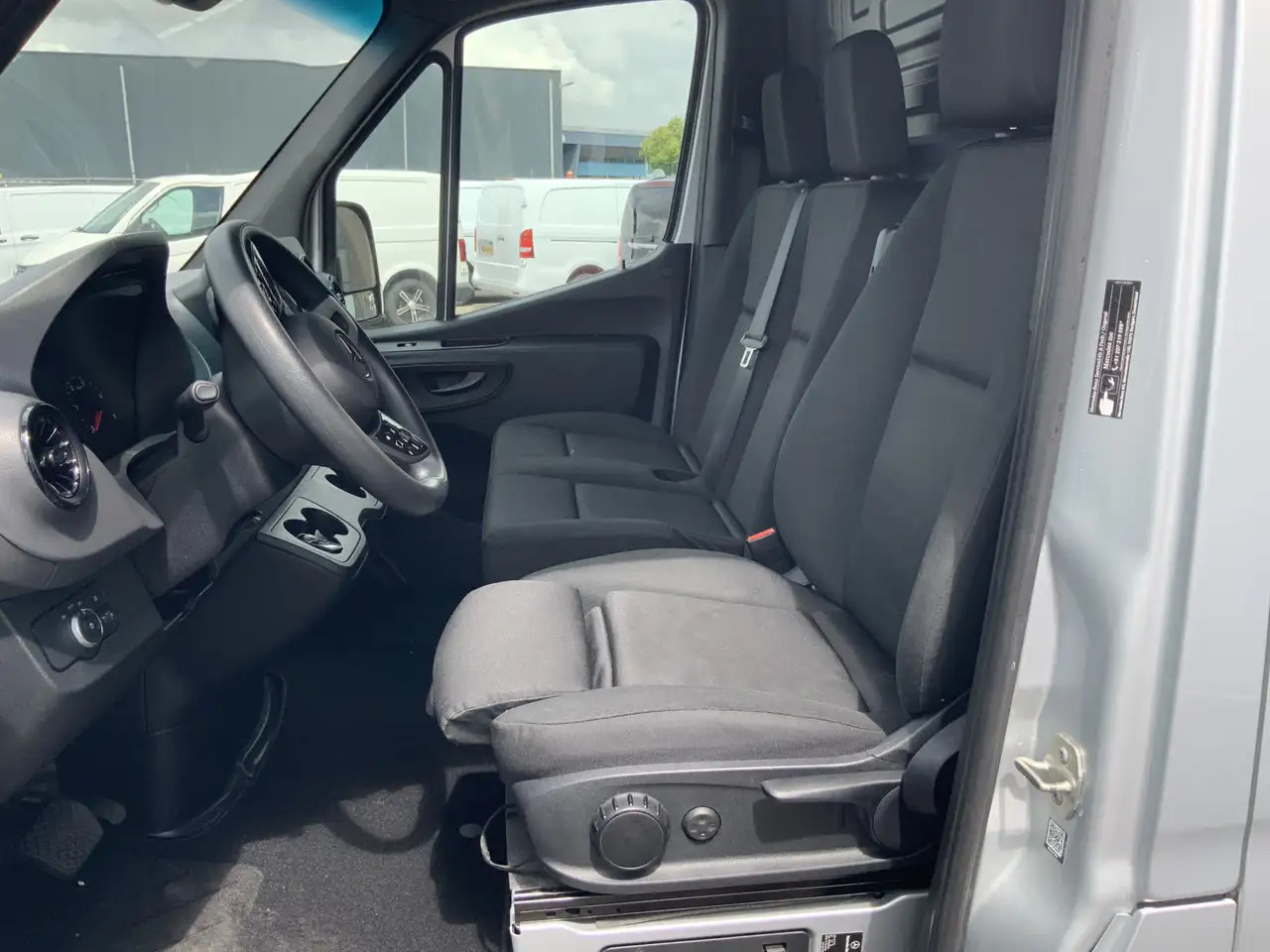Mercedes-Benz Sprinter 315 1.9 CDI L2H2 Automaat 3 Zits Airco Navi Camera - Βαν: φωτογραφία 5 Mercedes-Benz Sprinter 315 1.9 CDI L2H2 Automaat 3 Zits Airco Navi Camera - Βαν: φωτογραφία 5