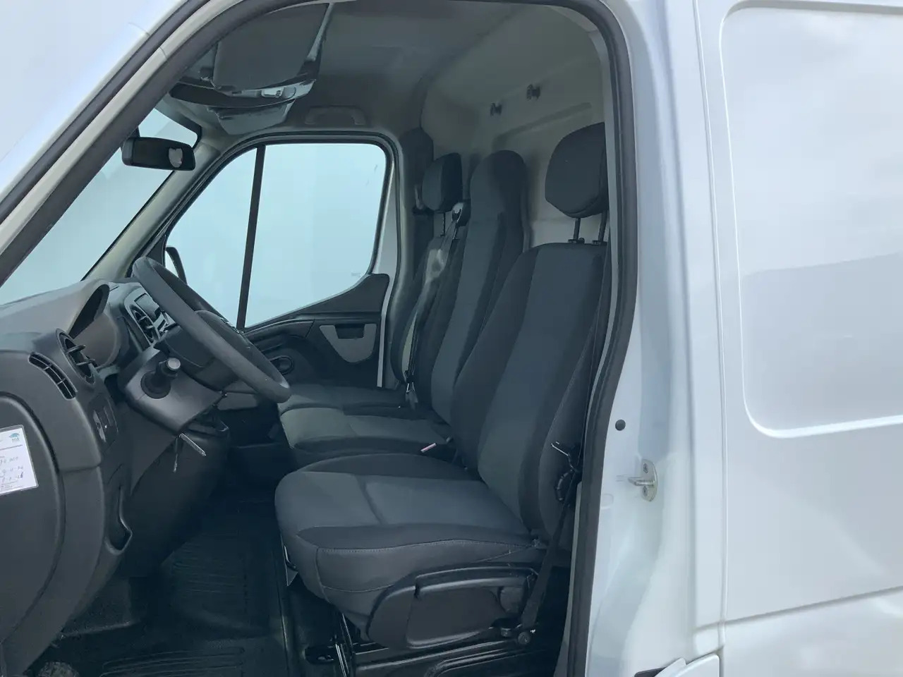 Nissan NV400 2.3 dCi L2H2 Optima L2H2 Airco Cruise Trekhaak 250 - Βαν: φωτογραφία 4 Nissan NV400 2.3 dCi L2H2 Optima L2H2 Airco Cruise Trekhaak 250 - Βαν: φωτογραφία 4