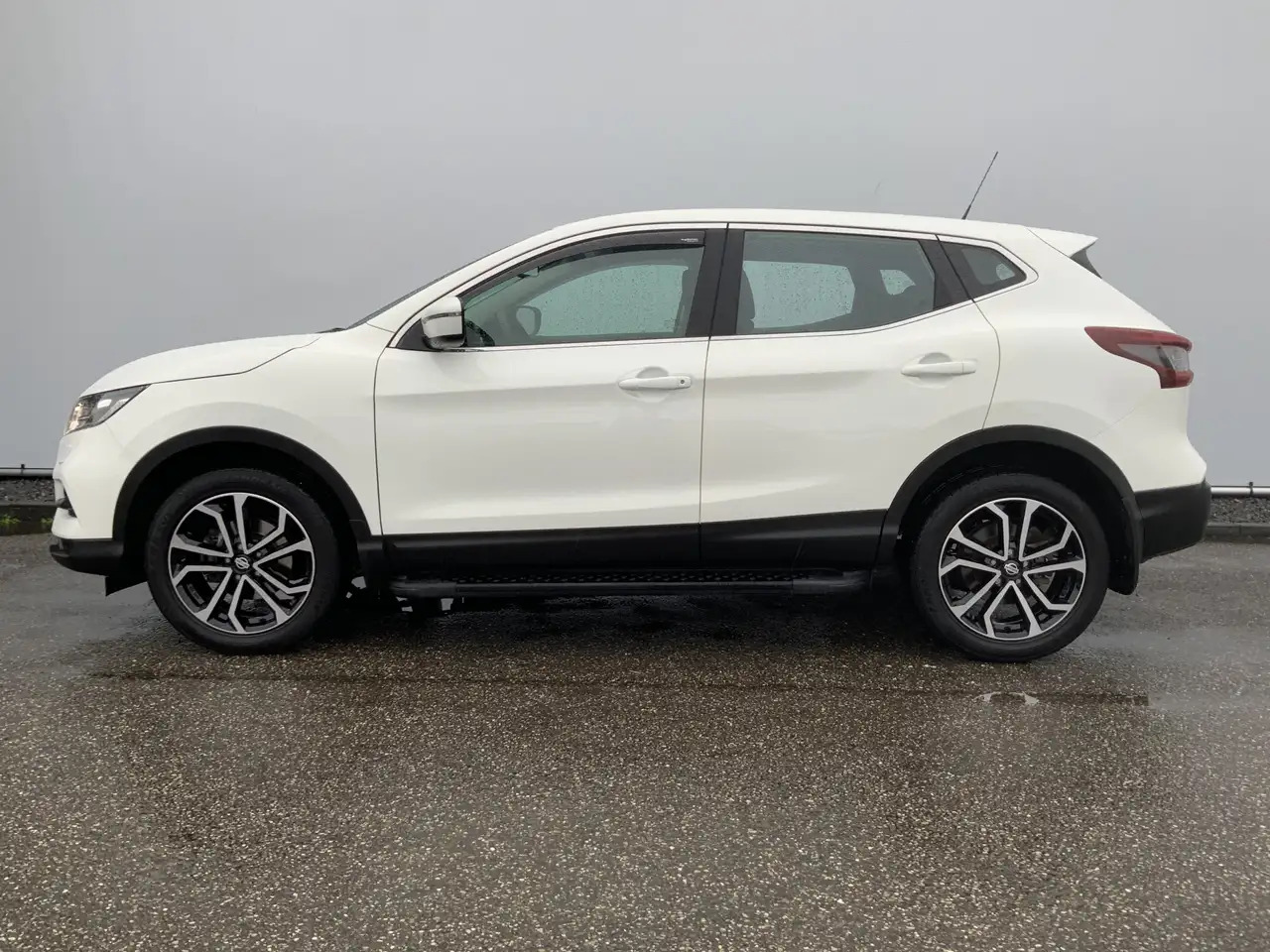 Nissan Qashqai 1.3 DIG-T Visia A SUV Airco Cruise Groot Scherm Na - SUV: φωτογραφία 4 Nissan Qashqai 1.3 DIG-T Visia A SUV Airco Cruise Groot Scherm Na - SUV: φωτογραφία 4